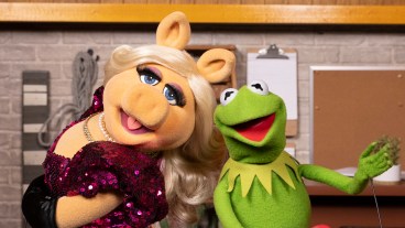 Miss Piggy and Kermit on The Muppet Show