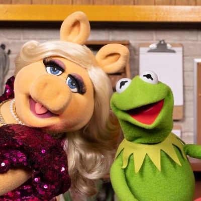 Miss Piggy and Kermit on The Muppet Show