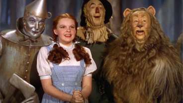 15 Movies With Some Unsettling Facts from Behind the Scenes