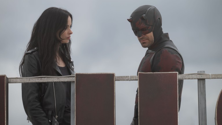 L-R: Jessica Jones (Krysten Ritter) and Matt Murdock / Daredevil (Charlie Cox) in Marvel Television's DAREDEVIL: BORN AGAIN, exclusively on Disney+. Photo by Jojo Whilden. © 2025 MARVEL.