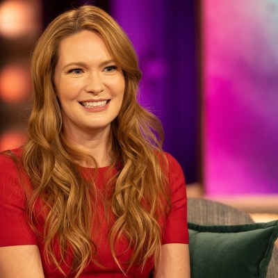 THE KELLY CLARKSON SHOW -- Episode 7I076 -- Pictured: Sarah J. Maas -- (Photo by: Weiss Eubanks/NBCUniversal)