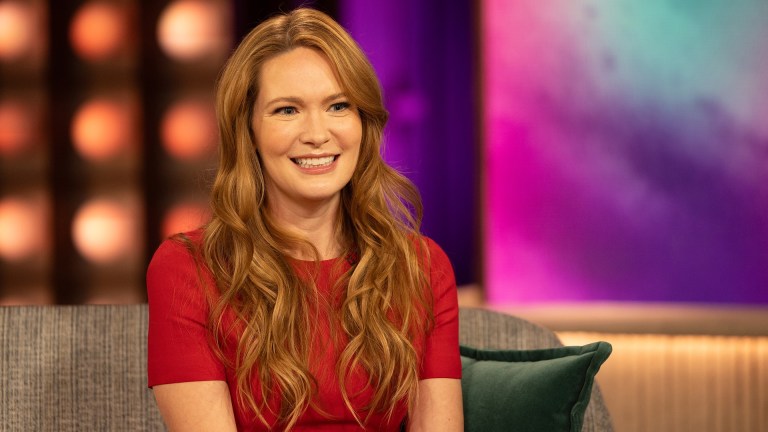THE KELLY CLARKSON SHOW -- Episode 7I076 -- Pictured: Sarah J. Maas -- (Photo by: Weiss Eubanks/NBCUniversal)