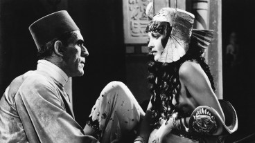 Boris Karloff and Zita Johann in The Mummy 1932