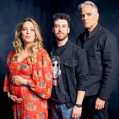 Jessica Rothe, Caleb Phillips, Yul Vazquez of Imposters in Den of Geek studio at SXSW 2026.