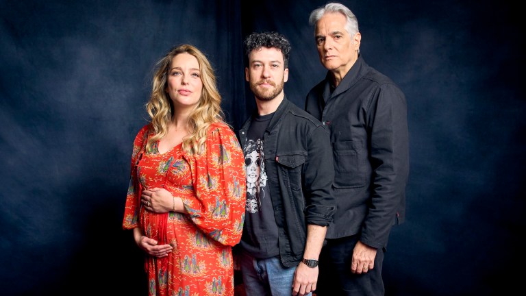 Jessica Rothe, Caleb Phillips, Yul Vazquez of Imposters in Den of Geek studio at SXSW 2026.