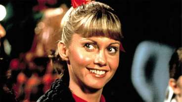 15 Photos Remembering the Undeniable Star of Olivia Newton-John