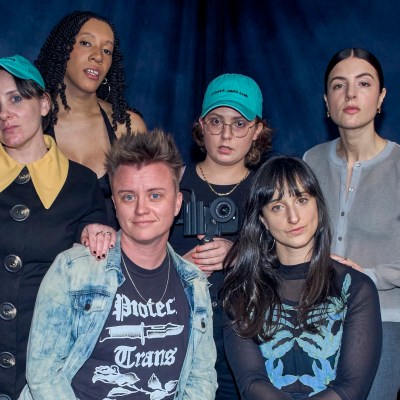 L-R (CW): Sophie Sagan-Gutherz, Jayae Riley Jr., Daisy Rosato, Elise Kibler, Nora Kaye, Genevieve Simon of Sinner Supper Club in Den of Geek studio at SXSW 2026.