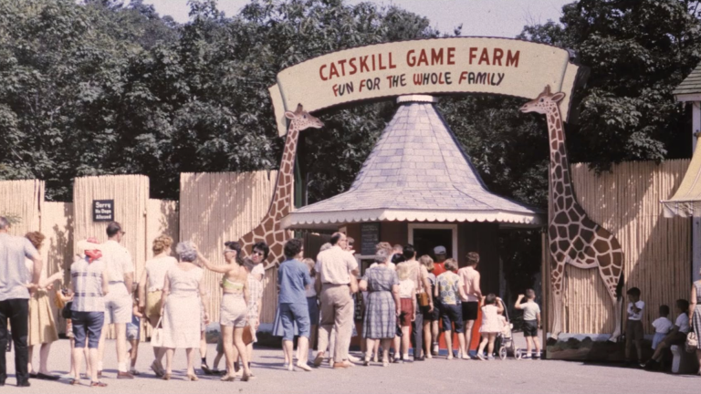 AMERICAN ZOO Film Still 01 - A line gathers outside the Catskill Game Farm.