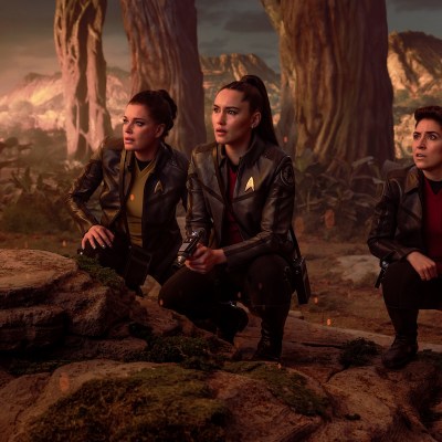 (L-R): Rebecca Romijn as Una, Christina Chong as La’an Noonien-Singh, and Melissa Navia as Erica Ortegas in season 4, episode 1, of Star Trek: Strange New Worlds streaming on Paramount+, 2026. Photo Credit: Jan Thijs/Paramount+