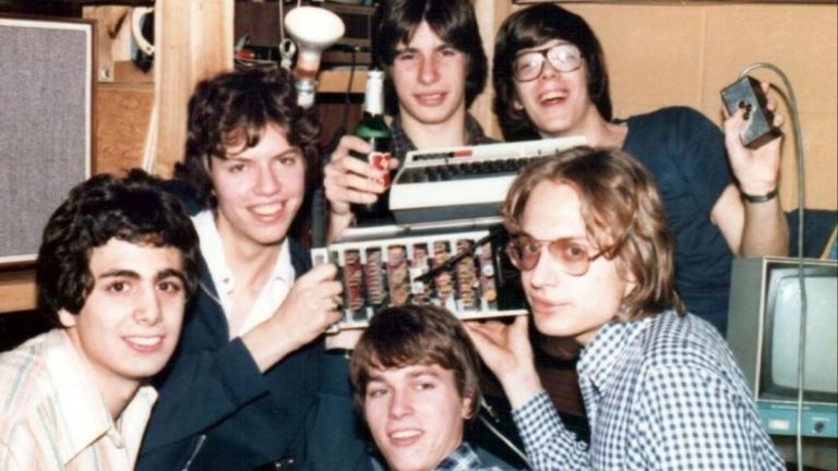 15 Vintage Photos of Gaming in the ’70s & ’80s