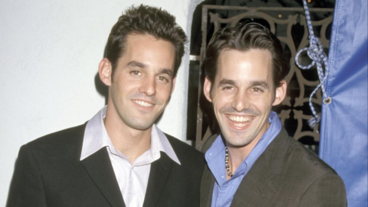 15 Famous People Who Have a Non-Famous Twin