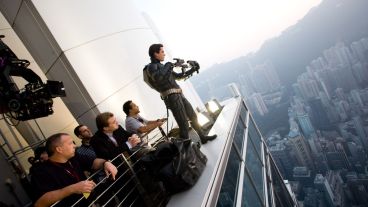 15 Fun Behind the Scenes Photos from Your Favorite Films