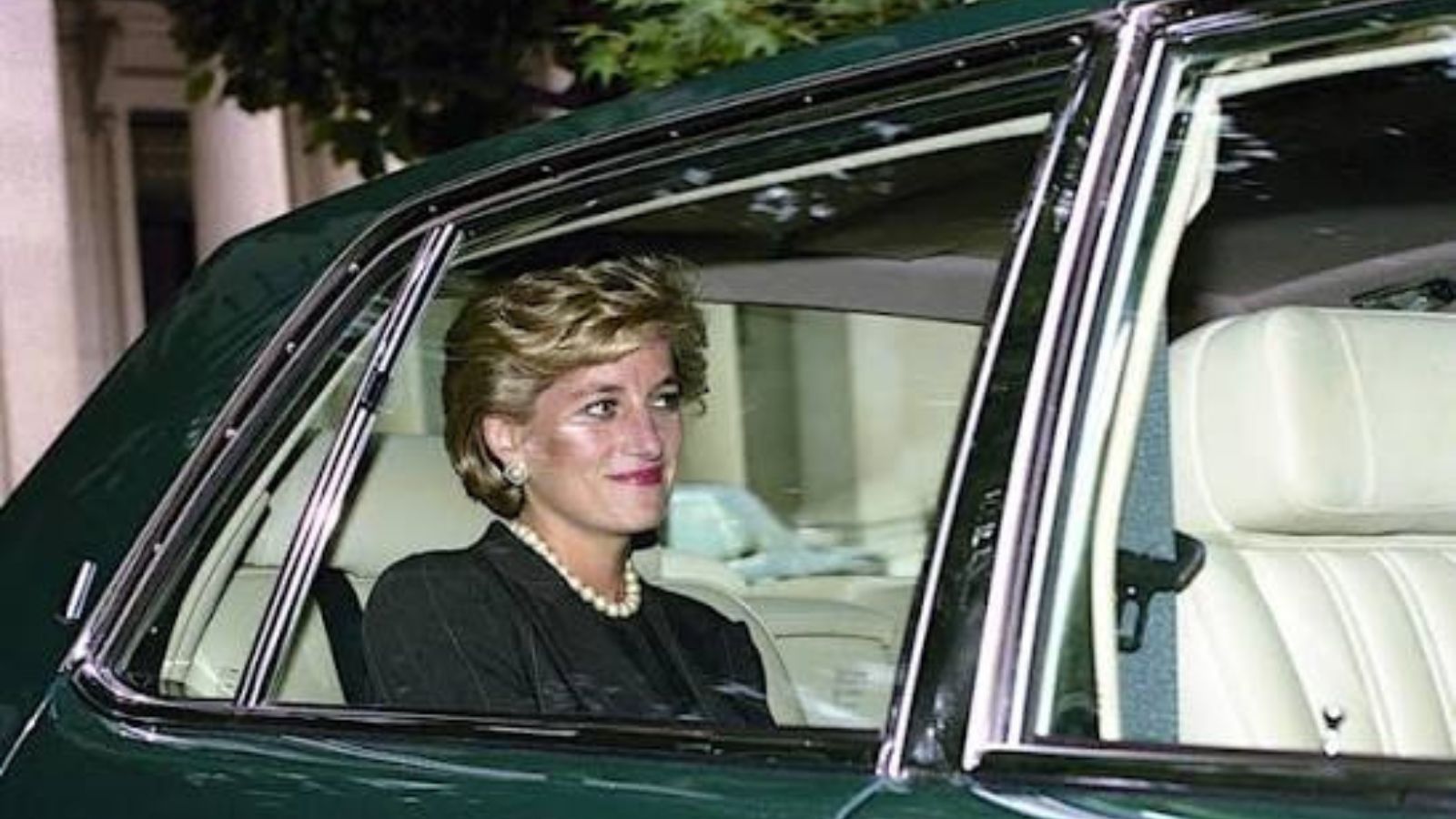 15 Conspiracy Theories Humanity Still Loves to Believe