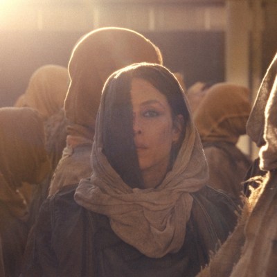 Noomi Rapace stars as Rana in director Agnieszka Smoczyńska's HOT SPOT, a Focus Features release. Credit: Courtesy of Focus Features. © 2026 All Rights Reserved.