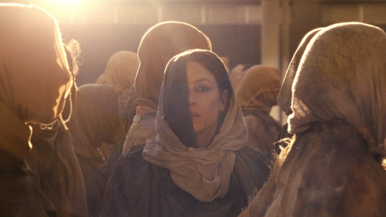 Noomi Rapace stars as Rana in director Agnieszka Smoczyńska's HOT SPOT, a Focus Features release. Credit: Courtesy of Focus Features. © 2026 All Rights Reserved.