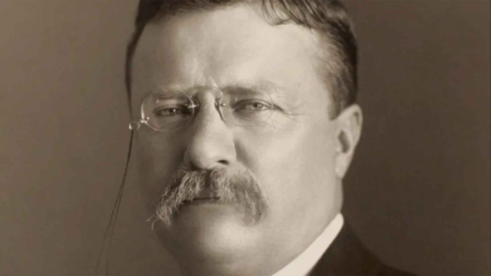15 Politicians That Look Like Anything But