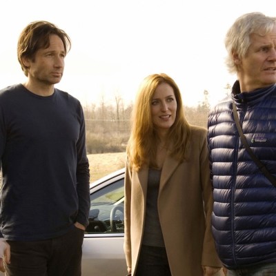 XF2-230R David Duchovny, Gillian Anderson and director/producer/co-writer Chris Carter rehearse a scene on location for THE X-FILES: I WANT TO BELIEVE.