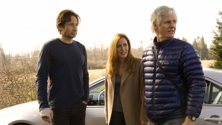 XF2-230R David Duchovny, Gillian Anderson and director/producer/co-writer Chris Carter rehearse a scene on location for THE X-FILES: I WANT TO BELIEVE.