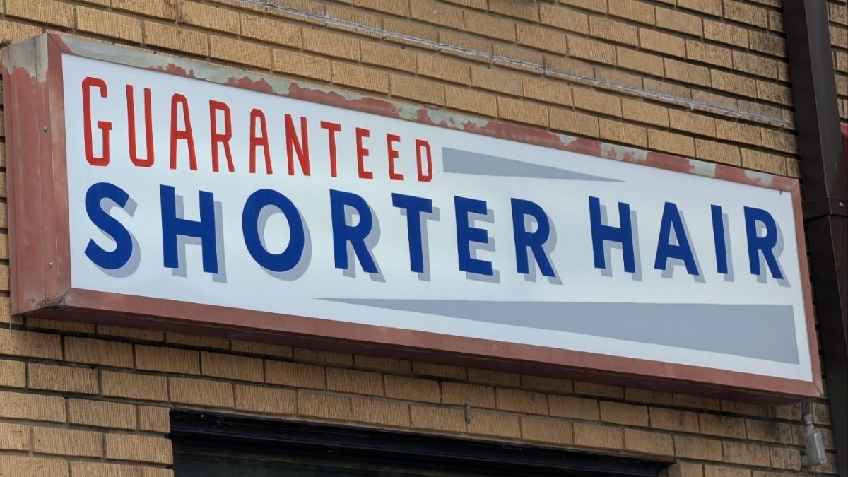 15 Signs Making Your Commute Funnier, Albeit Less Clear