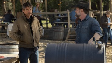kyle-chandler-garret-dillahunt-2 Lanterns