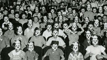 15 Historical Images Where Things Are Getting a Little Weird