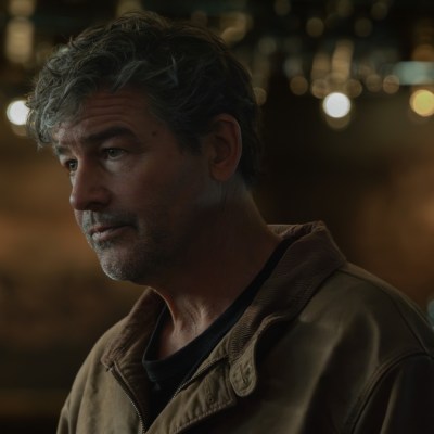 kyle-chandler in Lanterns