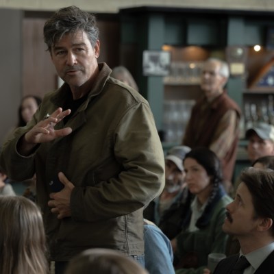 kyle-chandler-jason-ritter in Lanterns