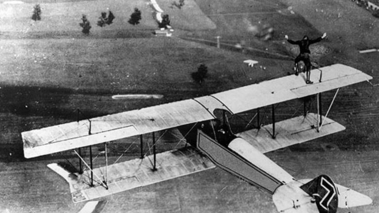 15 Old Photos Where the Safety Standards Were Basically “Good Luck”