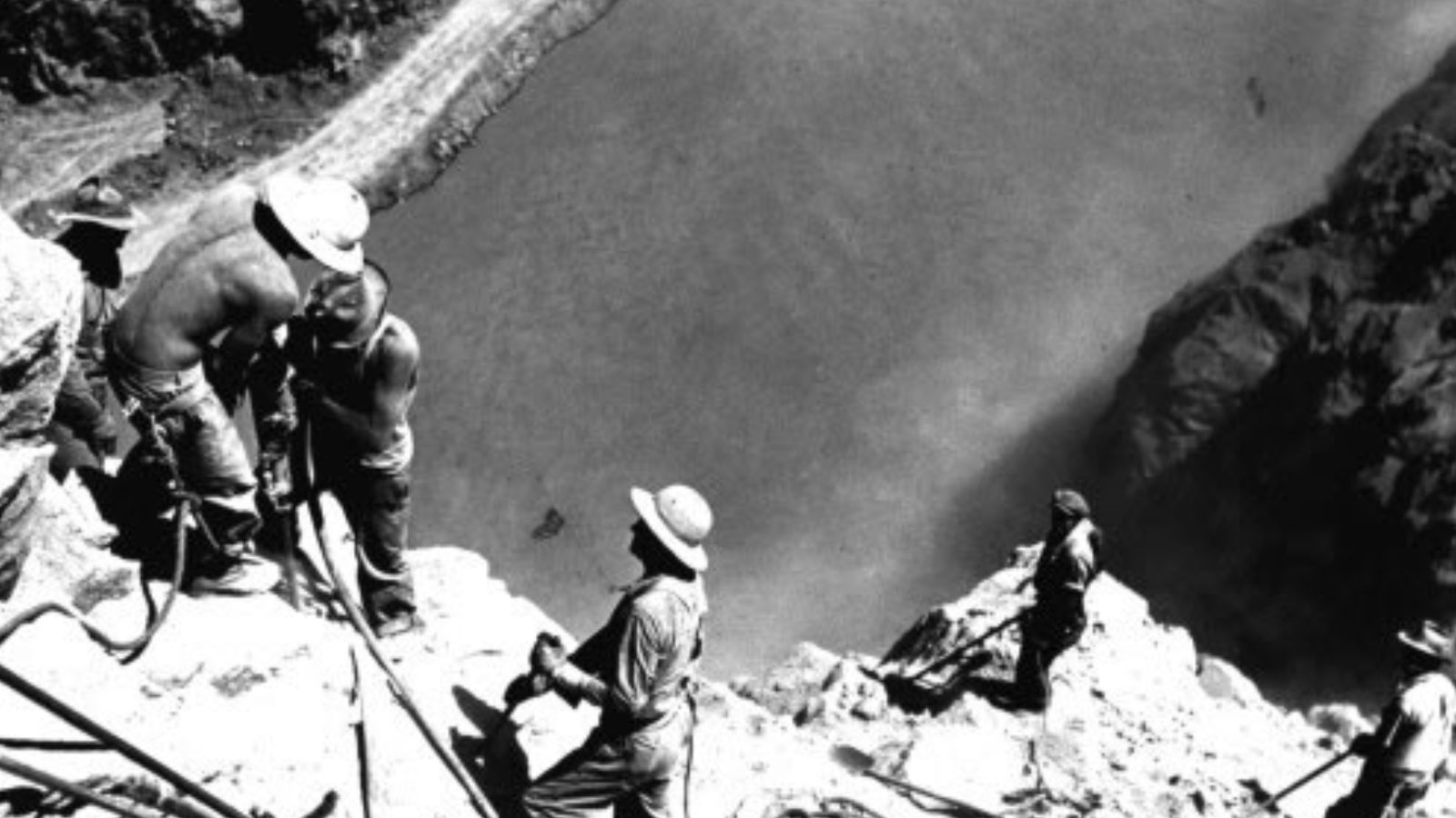 15 Photos Remembering When Work Was Actually Dangerous