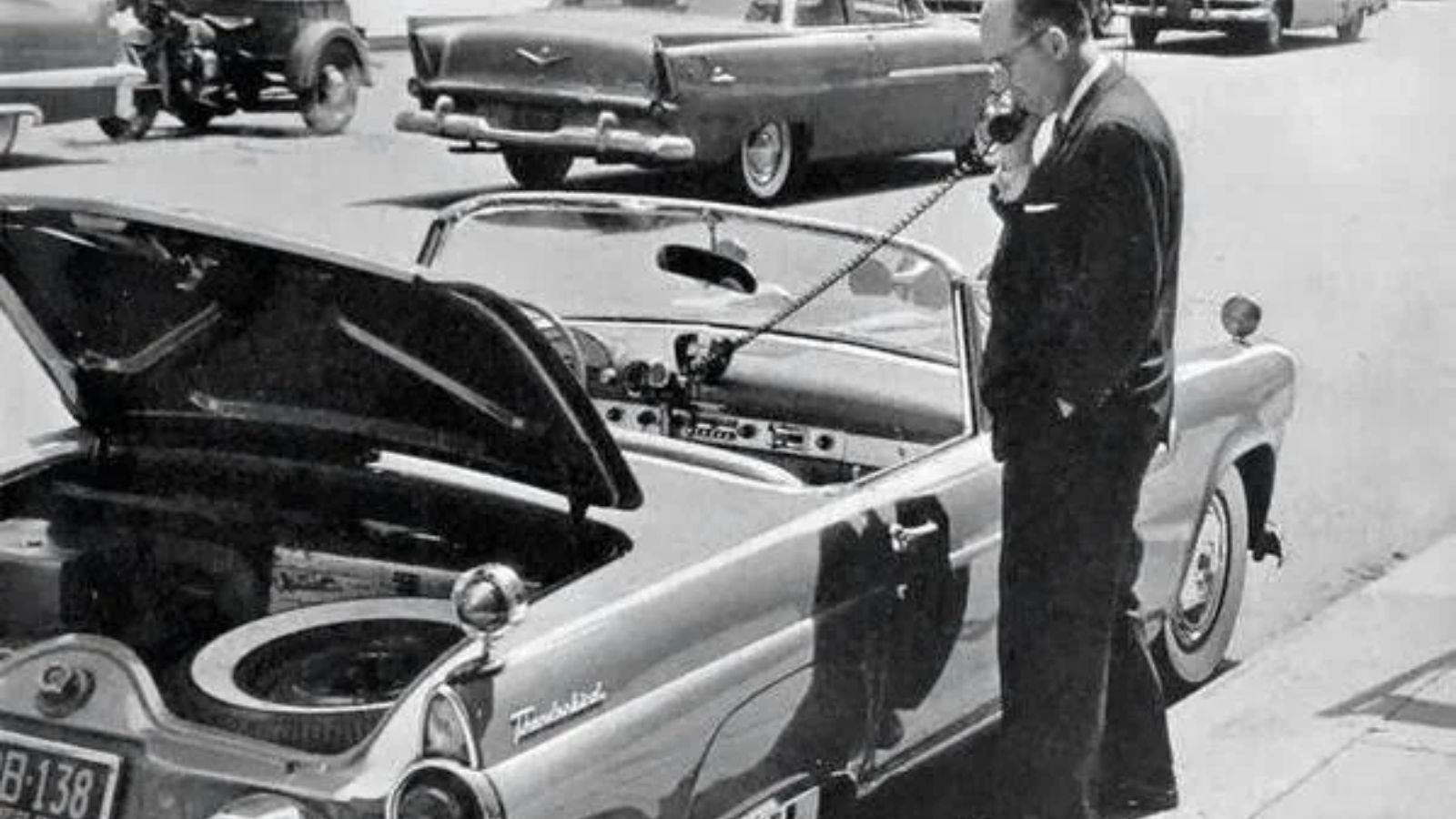 15 Old Photos Where Technology Isn’t Used How You Might Think