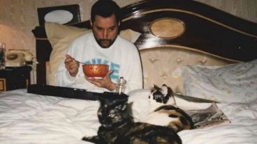 15 Old Photos of Celebrities Just Hanging Out Like Regular People